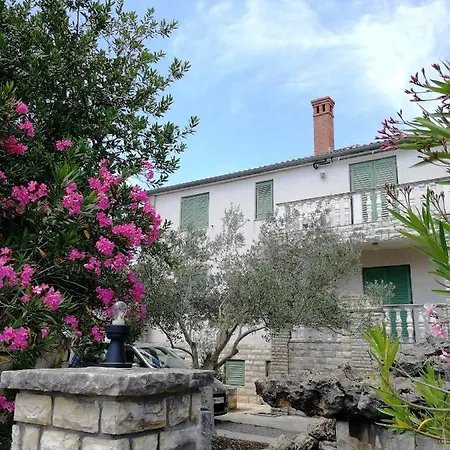 Studio Apartmani I Soba S Vlastitim Kupatilom, 40M Do Sljuncane Plaze, Otok Pasman Lägenhet